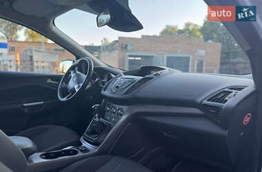 Внедорожник / Кроссовер Ford Kuga 2016 в 