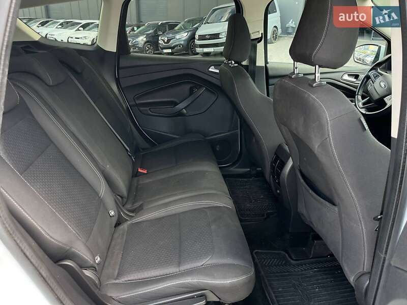 Внедорожник / Кроссовер Ford Kuga 2017 в Львове