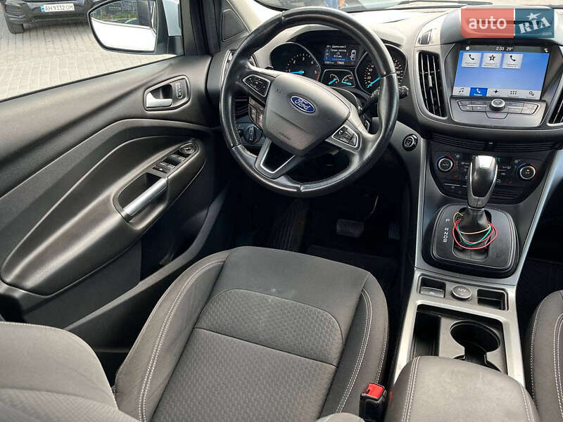 Внедорожник / Кроссовер Ford Kuga 2017 в Львове