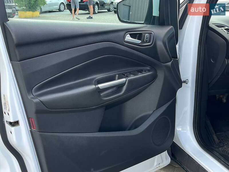 Внедорожник / Кроссовер Ford Kuga 2017 в Львове