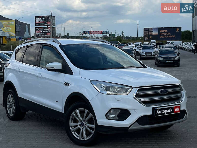 Внедорожник / Кроссовер Ford Kuga 2017 в Львове