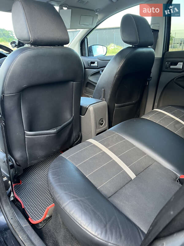 Позашляховик / Кросовер Ford Kuga 2010 в Буштино