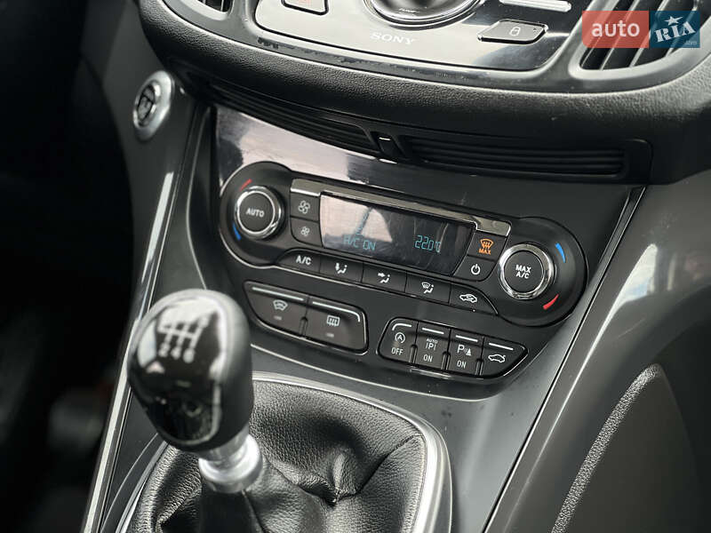 Внедорожник / Кроссовер Ford Kuga 2016 в Ужгороде