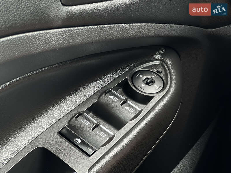 Внедорожник / Кроссовер Ford Kuga 2016 в Ужгороде