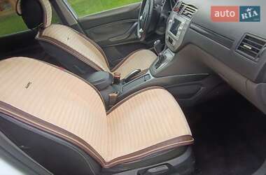 Внедорожник / Кроссовер Ford Kuga 2011 в 