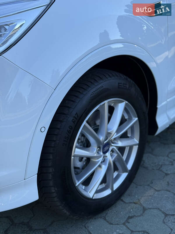 Внедорожник / Кроссовер Ford Kuga 2015 в Дубно