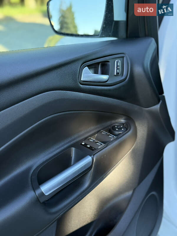Внедорожник / Кроссовер Ford Kuga 2015 в Дубно