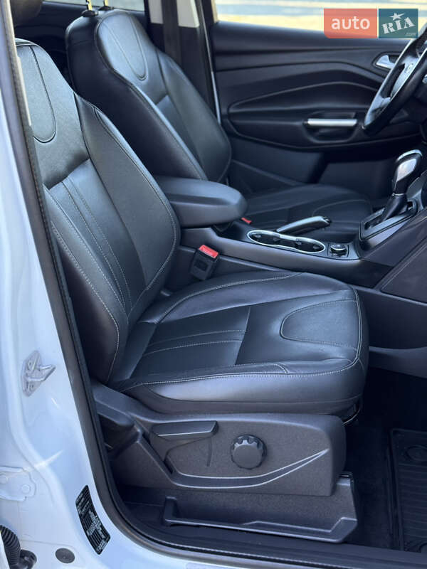 Внедорожник / Кроссовер Ford Kuga 2015 в Дубно