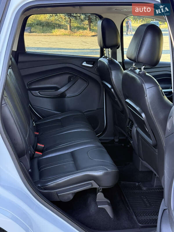Внедорожник / Кроссовер Ford Kuga 2015 в Дубно