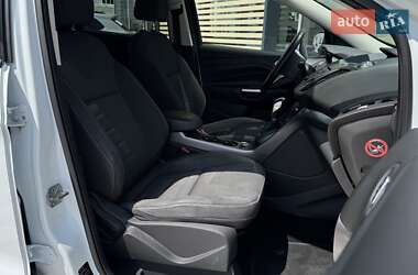 Внедорожник / Кроссовер Ford Kuga 2016 в 