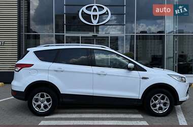 Внедорожник / Кроссовер Ford Kuga 2016 в 