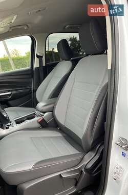 Позашляховик / Кросовер Ford Kuga 2017 в 