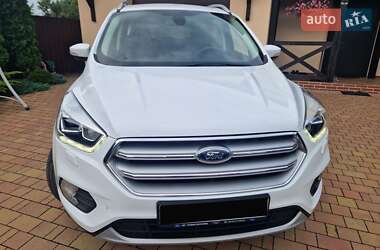 Внедорожник / Кроссовер Ford Kuga 2019 в 