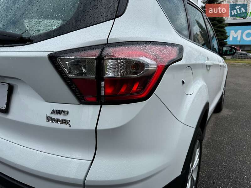 Позашляховик / Кросовер Ford Kuga 2019 в Києві