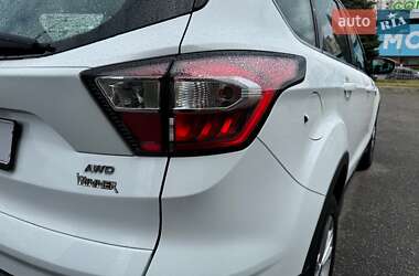 Внедорожник / Кроссовер Ford Kuga 2019 в 