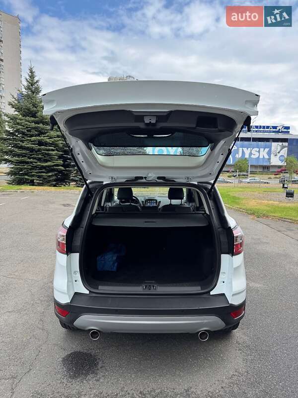 Позашляховик / Кросовер Ford Kuga 2019 в Києві