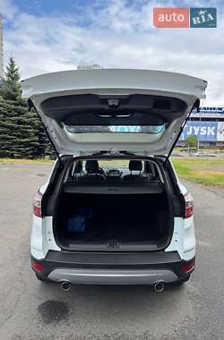 Внедорожник / Кроссовер Ford Kuga 2019 в 