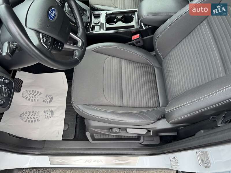 Позашляховик / Кросовер Ford Kuga 2019 в Києві