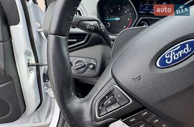 Внедорожник / Кроссовер Ford Kuga 2019 в 