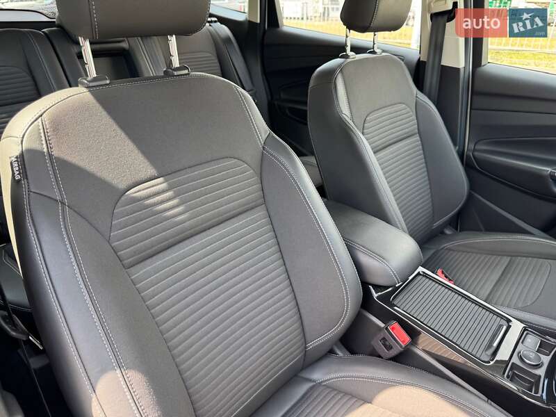 Позашляховик / Кросовер Ford Kuga 2019 в Києві
