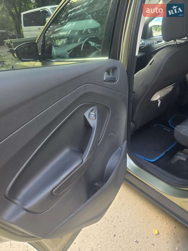 Внедорожник / Кроссовер Ford Kuga 2014 в Днепре