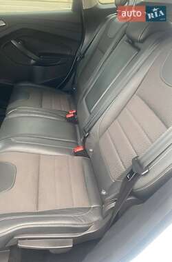 Внедорожник / Кроссовер Ford Kuga 2015 в 