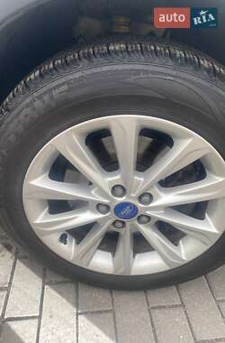 Внедорожник / Кроссовер Ford Kuga 2015 в 