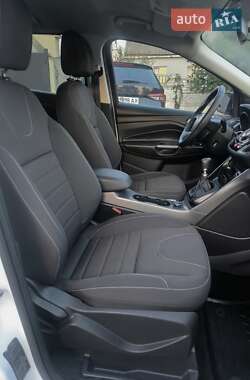 Внедорожник / Кроссовер Ford Kuga 2013 в 