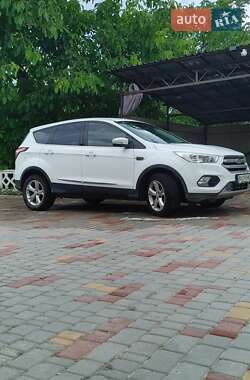 Внедорожник / Кроссовер Ford Kuga 2017 в Каменец-Подольском