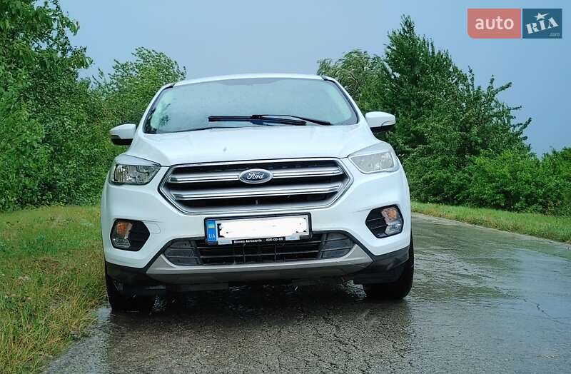 Внедорожник / Кроссовер Ford Kuga 2017 в Каменец-Подольском