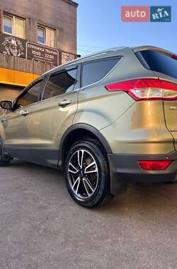 Внедорожник / Кроссовер Ford Kuga 2013 в 