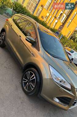 Внедорожник / Кроссовер Ford Kuga 2013 в 