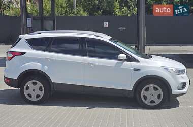 Внедорожник / Кроссовер Ford Kuga 2019 в 