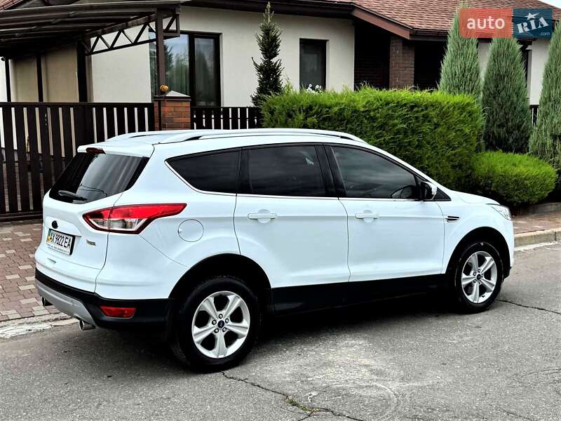 Внедорожник / Кроссовер Ford Kuga 2013 в 