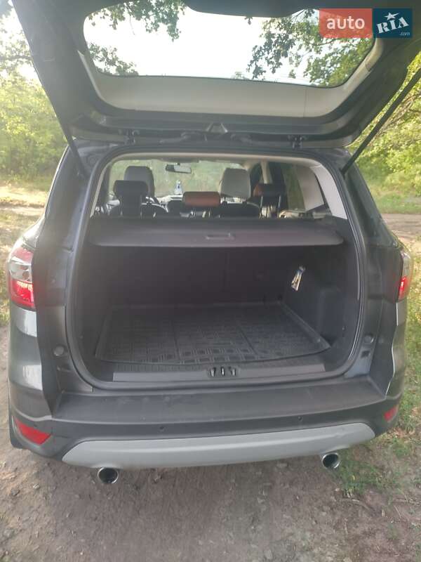 Позашляховик / Кросовер Ford Kuga 2016 в Світловодську