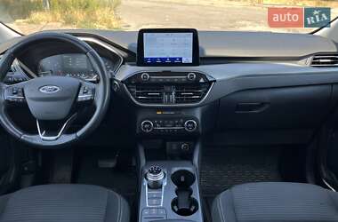 Внедорожник / Кроссовер Ford Kuga 2020 в 