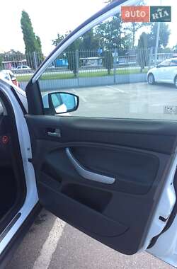 Внедорожник / Кроссовер Ford Kuga 2011 в 