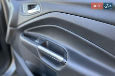 Внедорожник / Кроссовер Ford Kuga 2013 в 
