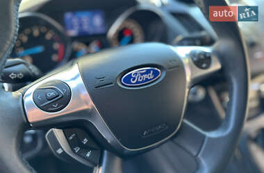 Внедорожник / Кроссовер Ford Kuga 2013 в 