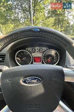 Внедорожник / Кроссовер Ford Kuga 2010 в 