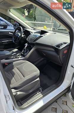Внедорожник / Кроссовер Ford Kuga 2013 в 