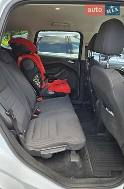 Внедорожник / Кроссовер Ford Kuga 2013 в 