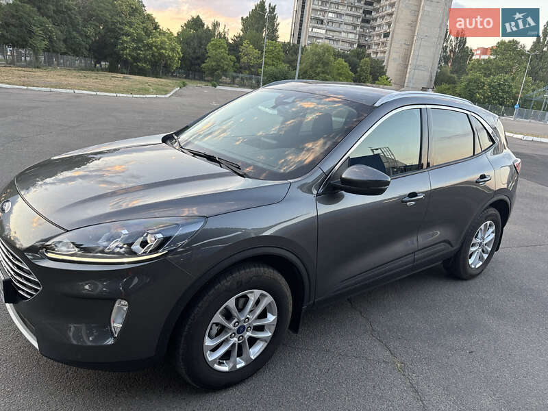 Внедорожник / Кроссовер Ford Kuga 2023 в Николаеве