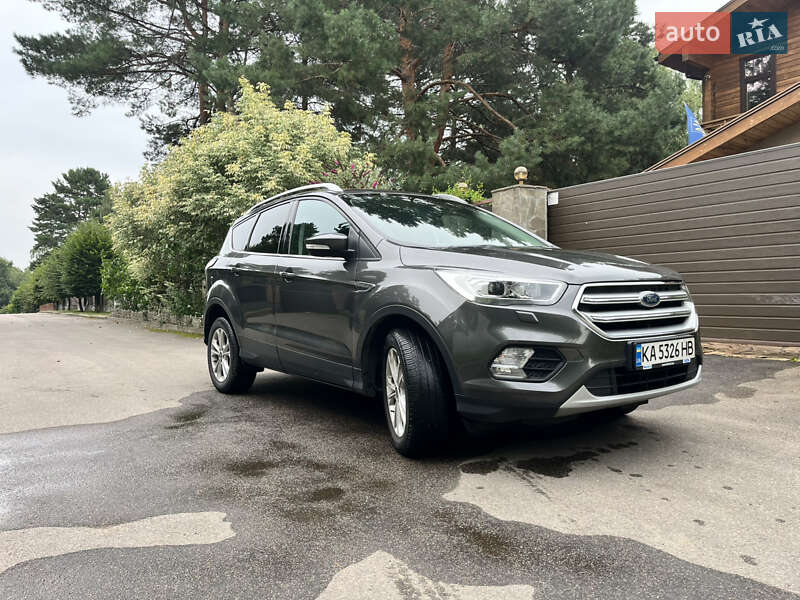 Позашляховик / Кросовер Ford Kuga 2019 в Києві