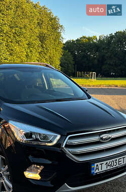 Внедорожник / Кроссовер Ford Kuga 2017 в 