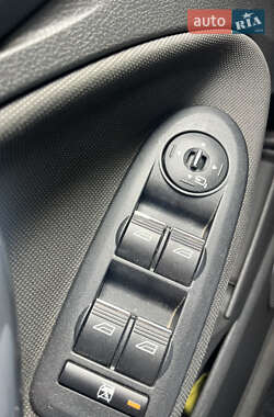 Внедорожник / Кроссовер Ford Kuga 2012 в 