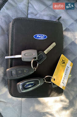 Внедорожник / Кроссовер Ford Kuga 2012 в 
