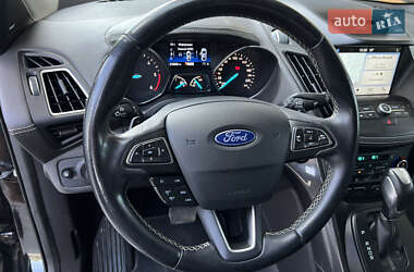 Внедорожник / Кроссовер Ford Kuga 2017 в 