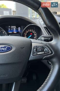 Внедорожник / Кроссовер Ford Kuga 2017 в 