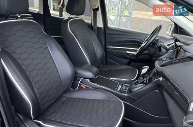 Внедорожник / Кроссовер Ford Kuga 2017 в 